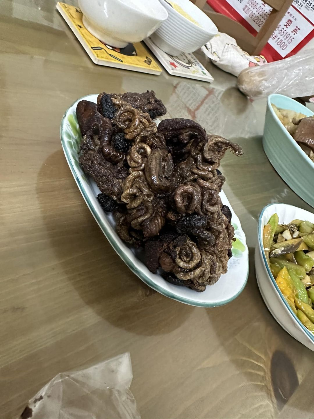 台南媳婦見餐桌「1道菜」嚇壞！整盤焦黑照曝光　網全讚爆：人間美味