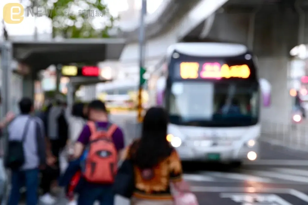 巨業公車撞死女大生！母質疑「女兒還活著」：司機疑挪車奪命　揚言提告殺人